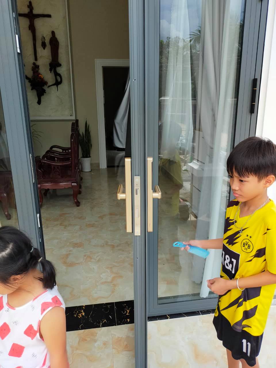 Khoá vân tay cửa nhôm Kassler KL-599LX 5 3. Khoá cửa nhôm Kassler KL 599LX phù hợp lắp đặt cho nhiều kiến trúc nhà