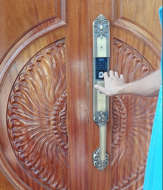 Khoá vân tay cổ điển Kassler KL-979 4 Lắp đặt khoá vân tay Kassler KL 979 phù hợp nhiều kiến trúc phòng