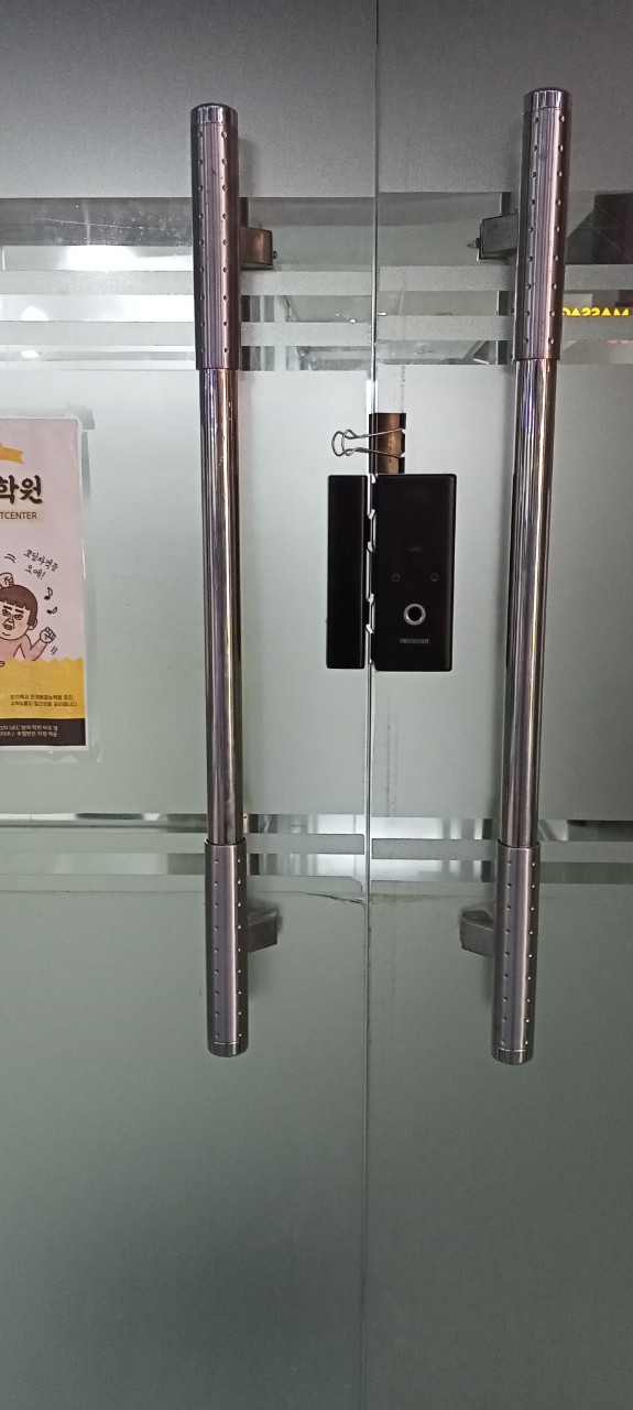 Khoá vân tay cửa kính Kassler KL-589 3 3. Khoá cửa vân tay KL 589 phù hợp lắp đặt cho nhiều kiến trúc nhà