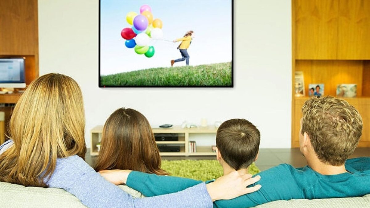 Khoảng cách xem tivi đóng vai trò quan trọng trong trải nghiệm xem tivi của bạn. Học cách đặt tivi và những chi tiết khác để có trải nghiệm tuyệt vời hơn khi xem tivi.