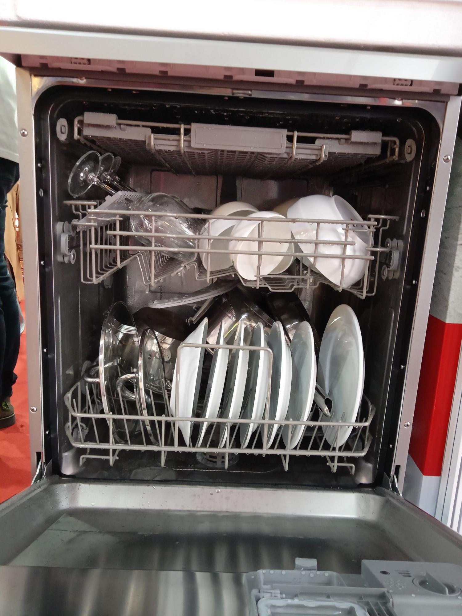 Hệ thống 3 giàn rửa tiện ích trên máy rửa chén TEXGIO BIO36T