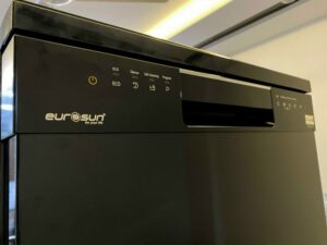 6. Bảng điều khiển tiện lợi, màu đen sang trọng và quý phái