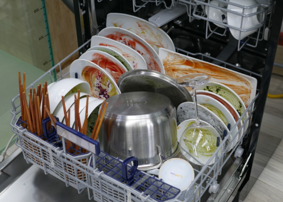 Hướng dẫn sử dụng máy rửa bát Siemens 【Xem thêm】 2 Bước 2: Sắp chén đĩa vào máy rửa bát đúng cách