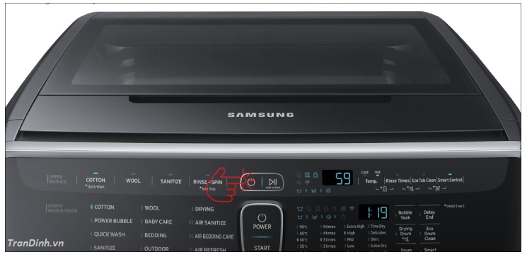bật nguồn cho chiếc máy giặt Samsung của mình