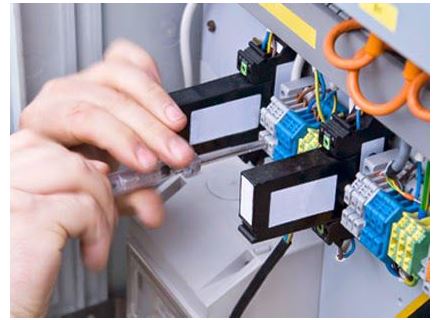 Tại sao máy rửa bát Fujishan không khởi động được? 2 Máy không khởi động được do cầu trì nổ hoặc aptomat nhảy