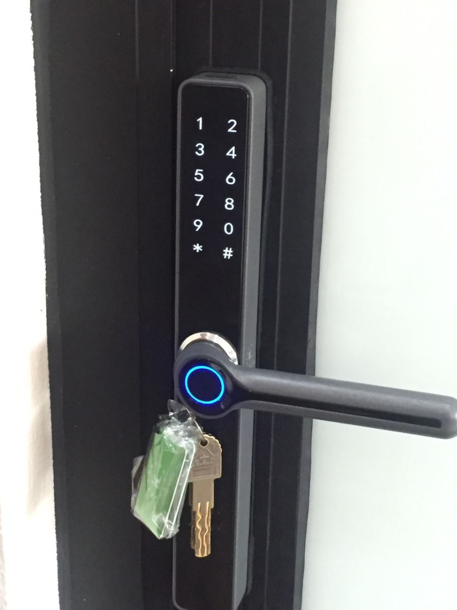 Ưu nhược điểm của khoá vân tay cửa nhôm? Có nên mua không ? 3 3. Vậy có nên mua khoá vân tay cửa nhôm không ?