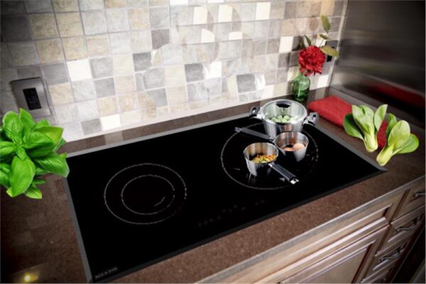 Không nên lắp bếp từ đôi sát tường