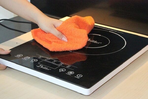 Bếp từ đơn Bauer BE31DI 9 Vệ sinh bếp từ đơn một cách dễ dàng