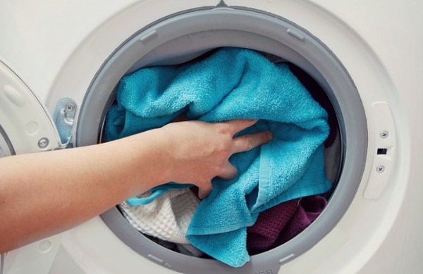 Máy giặt LG FV1414S3P cho phép thêm đồ khi đang giặt