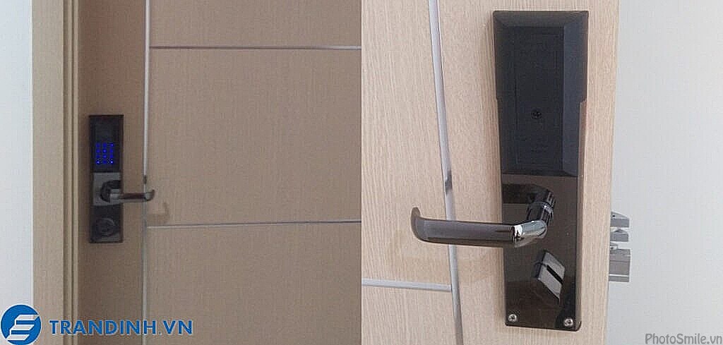 Hình ảnh lắp đặt khoá cửa Adel cho khách hàng