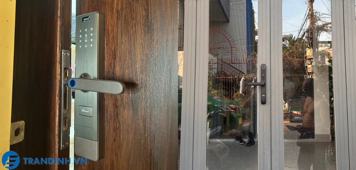 Hình ảnh lắp đặt khoá cửa Demax.