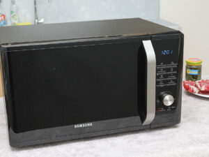 Lò vi sóng Samsung MS28J5255UB/SV 28 lít
