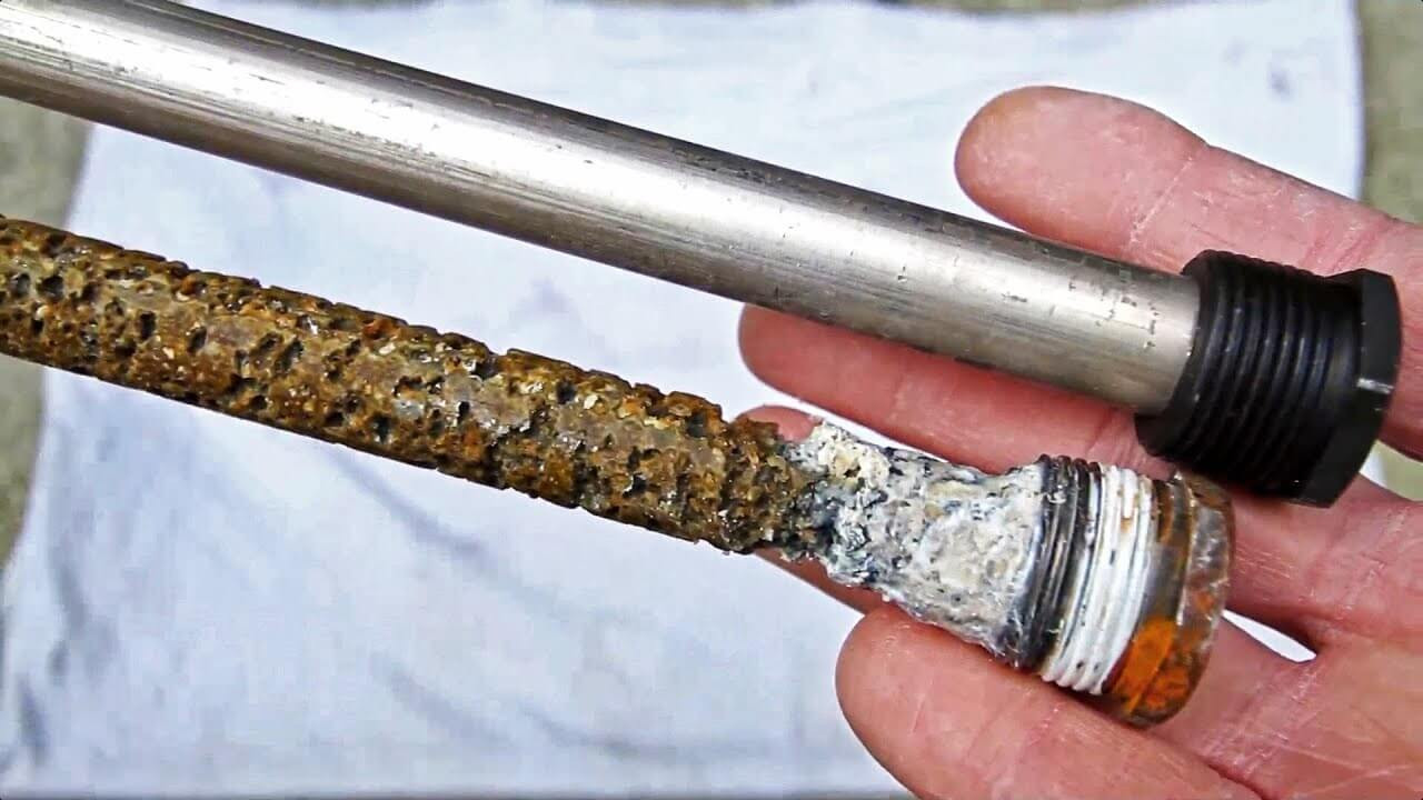 Bình nóng lạnh bị thủng? Nguyên nhân & Cách hàn 1 Bị thủng do dùng nguồn nước không đảm bảo hoặc thanh đốt bị hỏng
