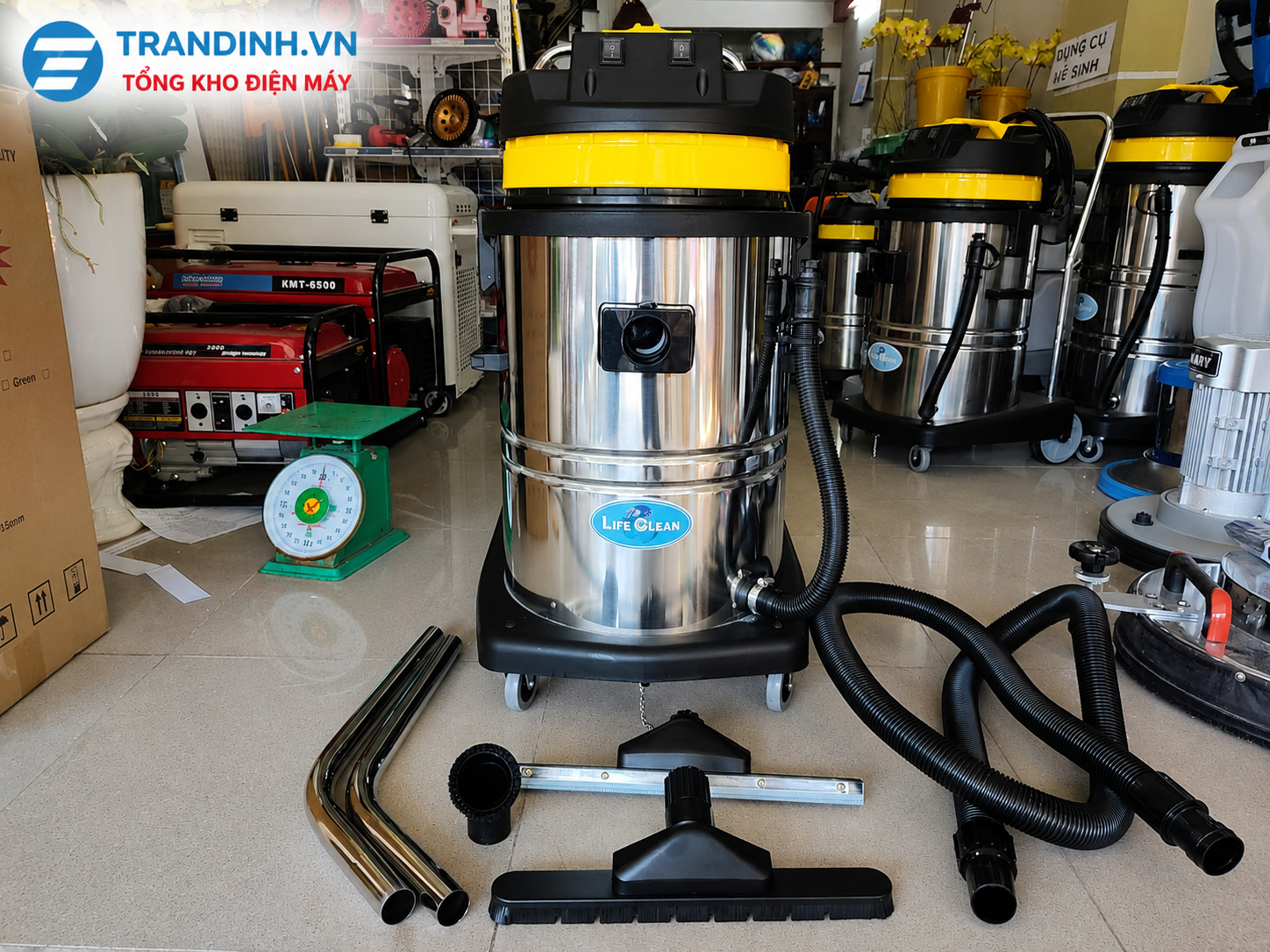 Máy hút bụi công nghiệp LifeClean LC702 1 Máy hút bụi công nghiệp LifeClean LC702