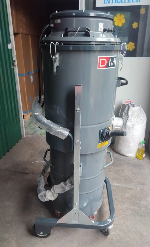 hinh anh ban giao lap dat may hut bui cong nghiep delfin cho nha xuong 1 e1699417671536