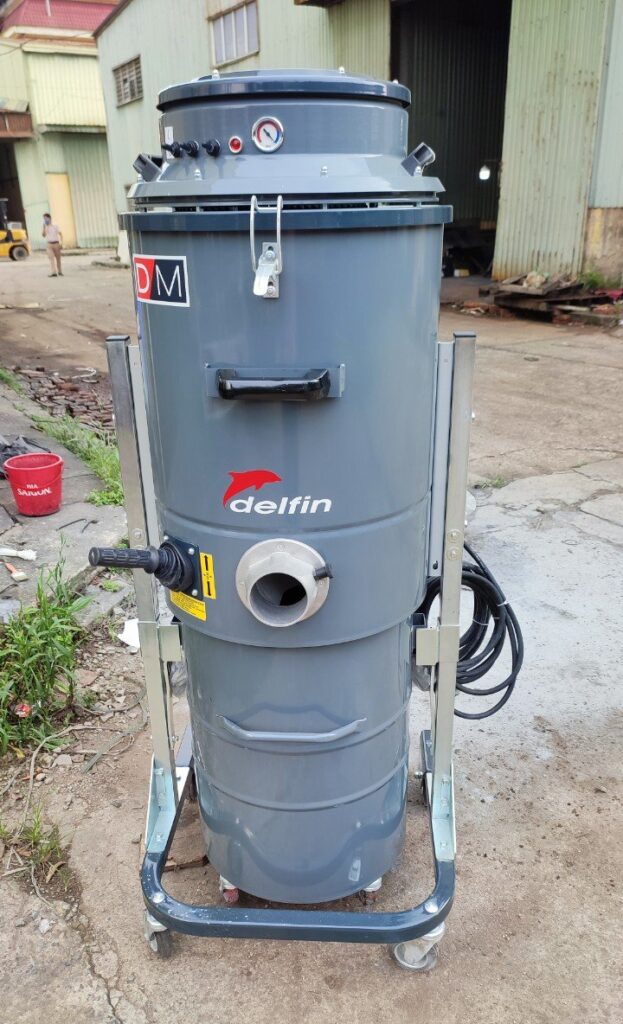 hinh anh ban giao lap dat may hut bui cong nghiep delfin cho nha xuong 2 e1699417614562