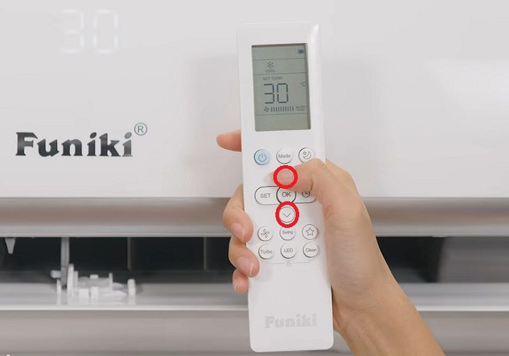 Tăng nhiệt độ điều hoà Funiki bằng cách điều chỉnh mũi tên lên/xuống